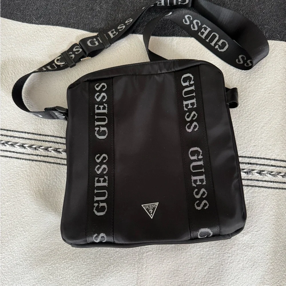 GUESS Black Shoulder Bag with Logo Straps